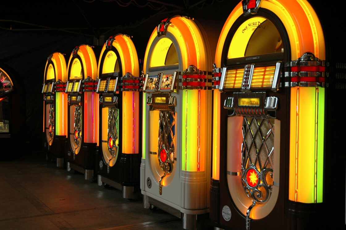 row Wurlitzer jukeboxes one more time