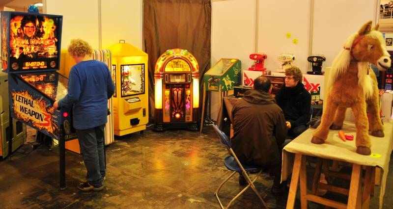 Lethal Weapon 3 pinball machine, jukebox