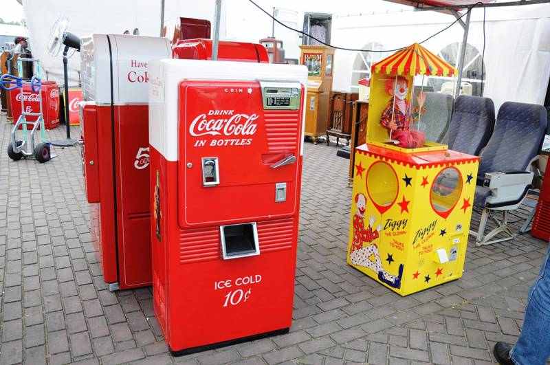 Coca-cola flesautomaat en Ziggy de Clown marionet