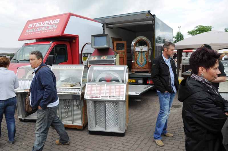 truck with jukeboxes