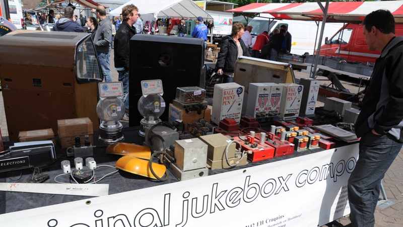 jukebox amplifiers, ballpoint pen and stamps vending machines