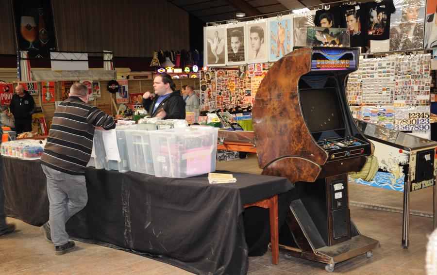 Rastermania jamma Eurogame cabinet, Fish Tales pinball machine