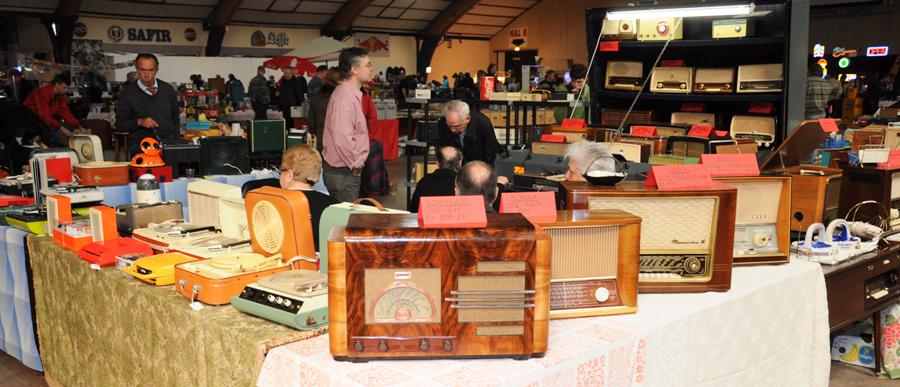 vintage bakelite radios
