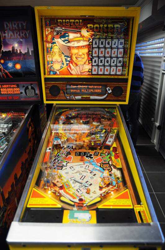 Alvin G Pistol Poker pinball machine