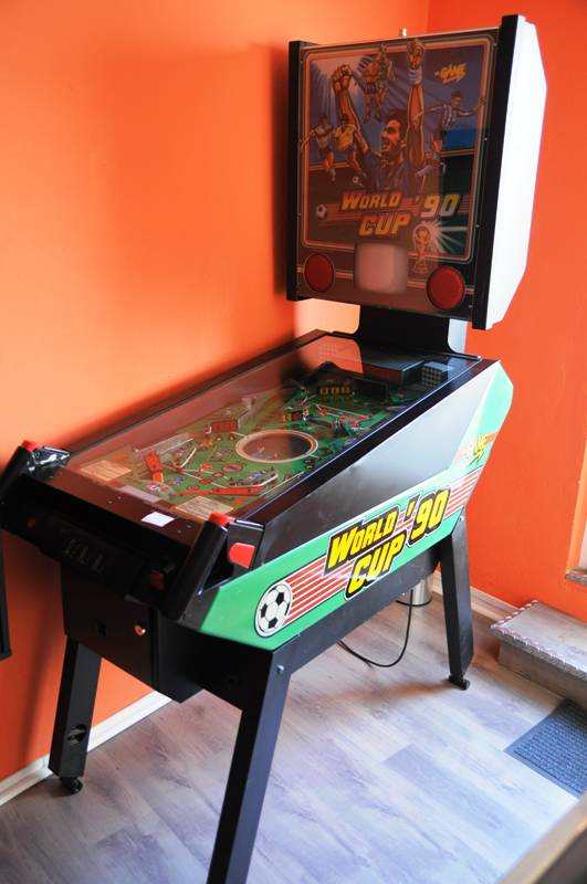 Mr Game pinball machine