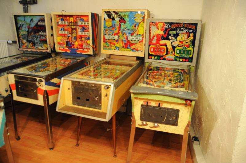 electro-mechanical pinball machines