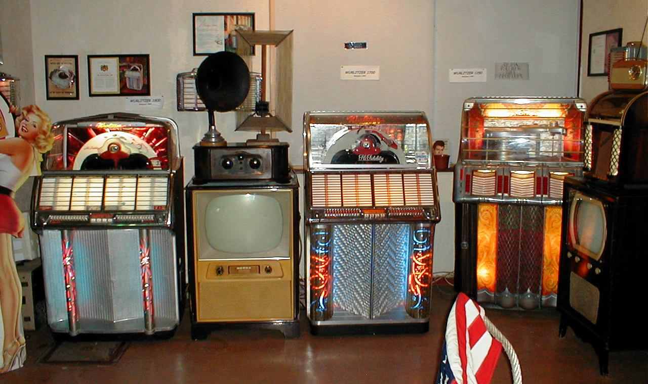 Wurlitzer 1700 jukebox