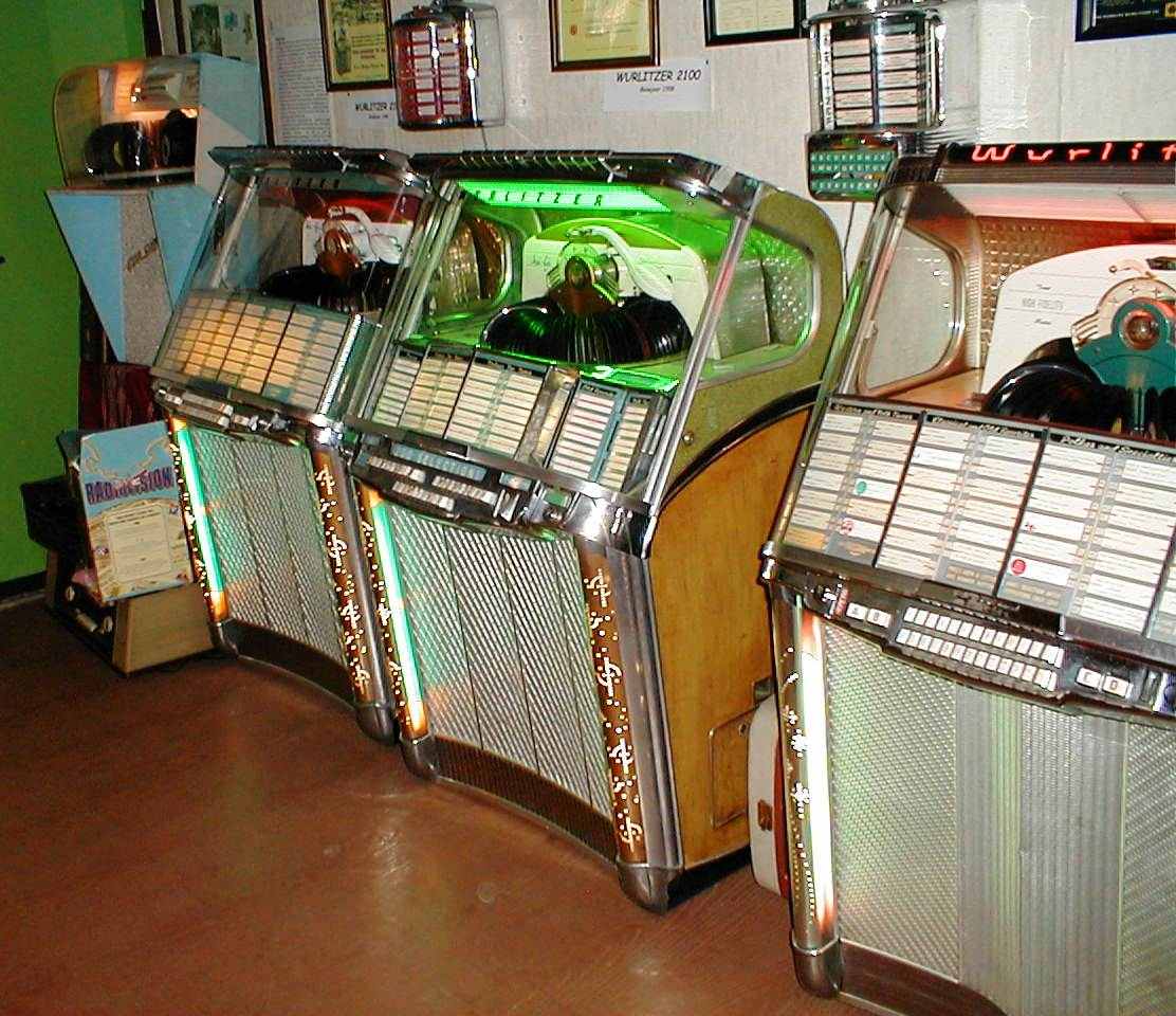 Wurlitzer 2100 jukebox