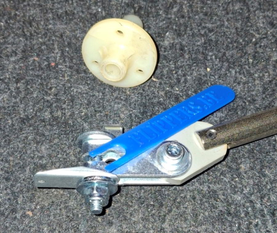 Flipper shaft end play spacing gauge