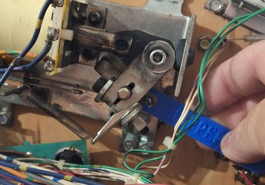 Flipper shaft end play spacing gauge