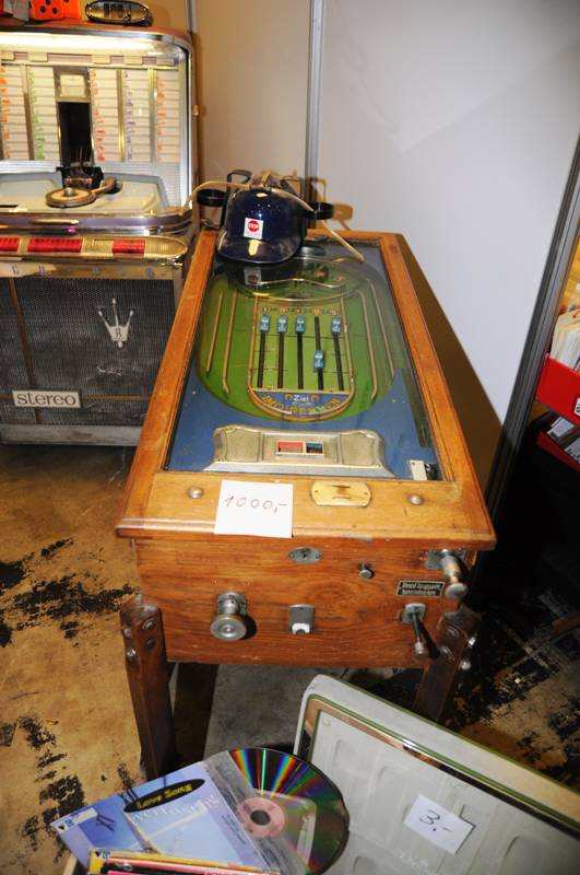 Antique skill pinball horse racing machine