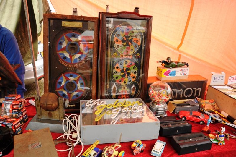 old vintage pinball machine